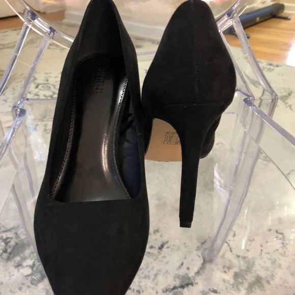 Forever 21 Black Point Toe Basic Everyday Heels - Picture 4 of 5